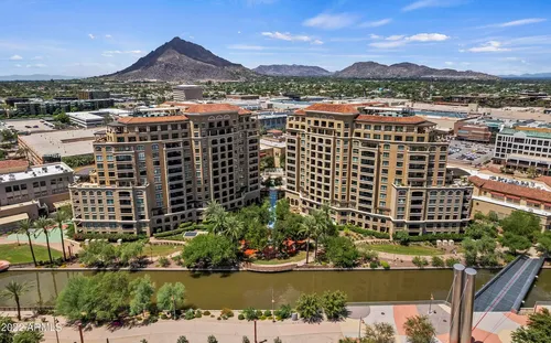 Luxurious Scottsdale Waterfront Condo For Sale!